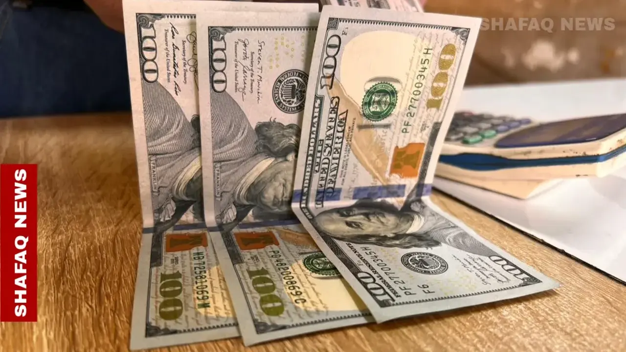 الدولار يتخطى 157 ألفاً في العراق وسط شائعات التغيير وتطمينات المركزي